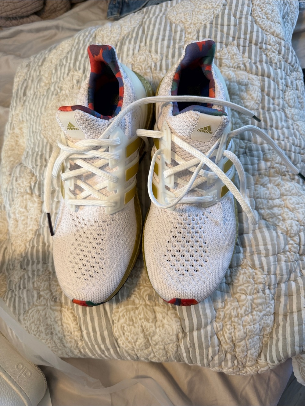 adidas White Knit Sneakers with Yellow Stripes and Multicolor Lining